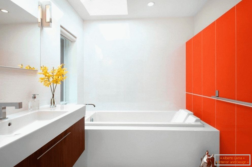 Narancs-fehér fürdőszoba belső
