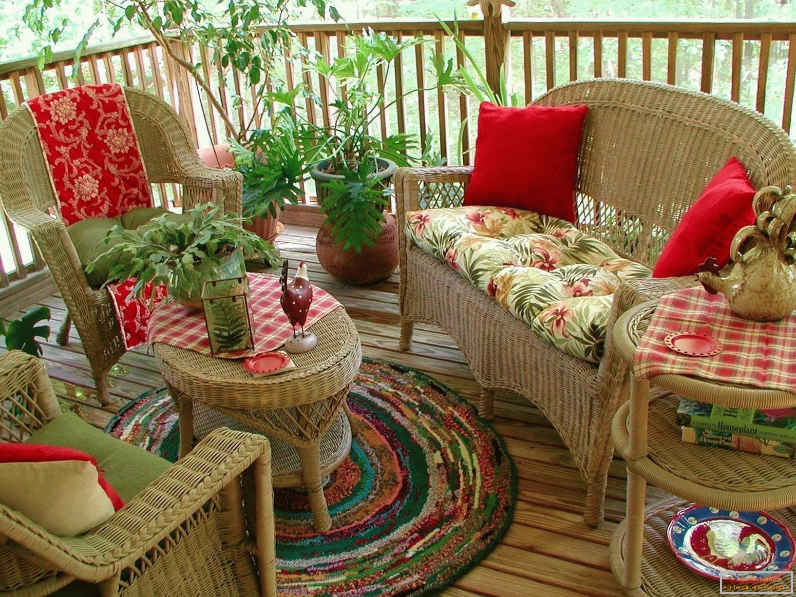 Fonott bútorok a verandán