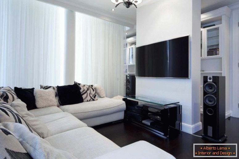 lenyűgöző fehér függönyök-belső-lakás-előtér-with-fehér kanapék-on-the-fekete emeleti-it-is-van-small-csillár-can-add-a-beauty-inside-szoba-design- ötletek