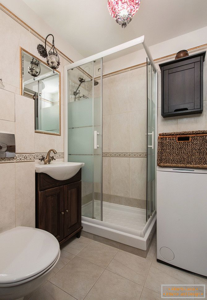 A Maria Dadiani luxus apartmanok fürdőszobája