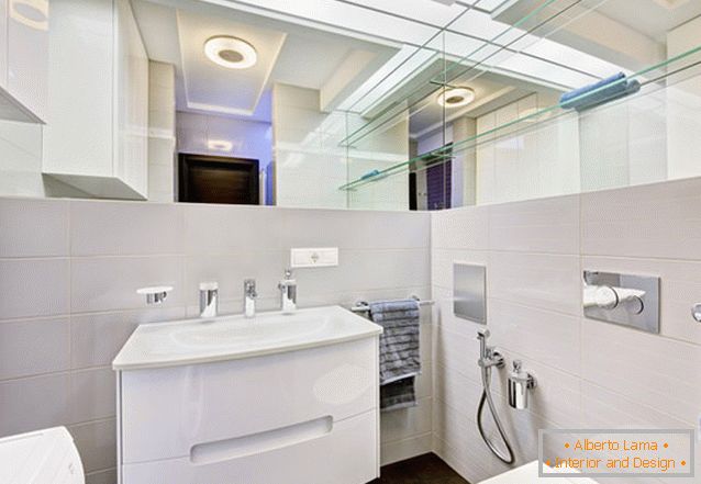 Fürdőszoba egy kis stúdió lakás Ukrajnában