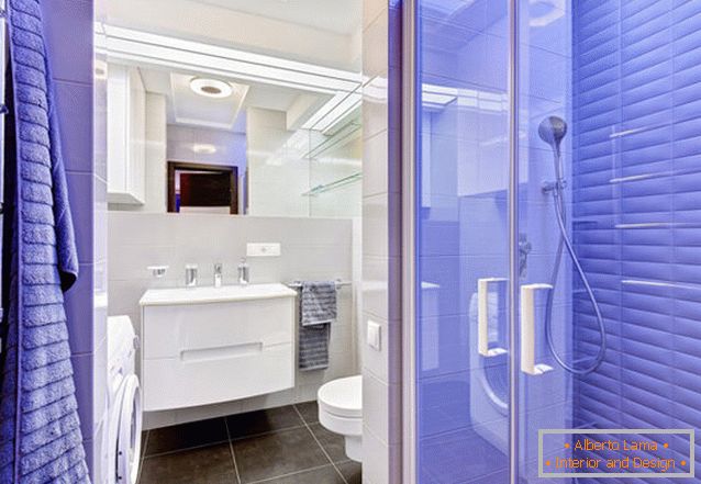 Fürdőszoba egy kis stúdió lakás Ukrajnában