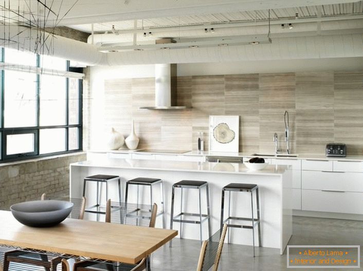 A helyes megoldás a zártonyi konyhaterület a tetőtéri stílusban. Az egyszerűség, szerénység, funkcionalitás és praktikum a valódi háziasszony stílusa.