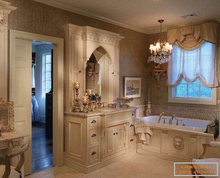 Az elegáns dizájn és a pomposzus jegyei a szecessziós stílusban kialakított fürdőszobában valósulnak meg.
