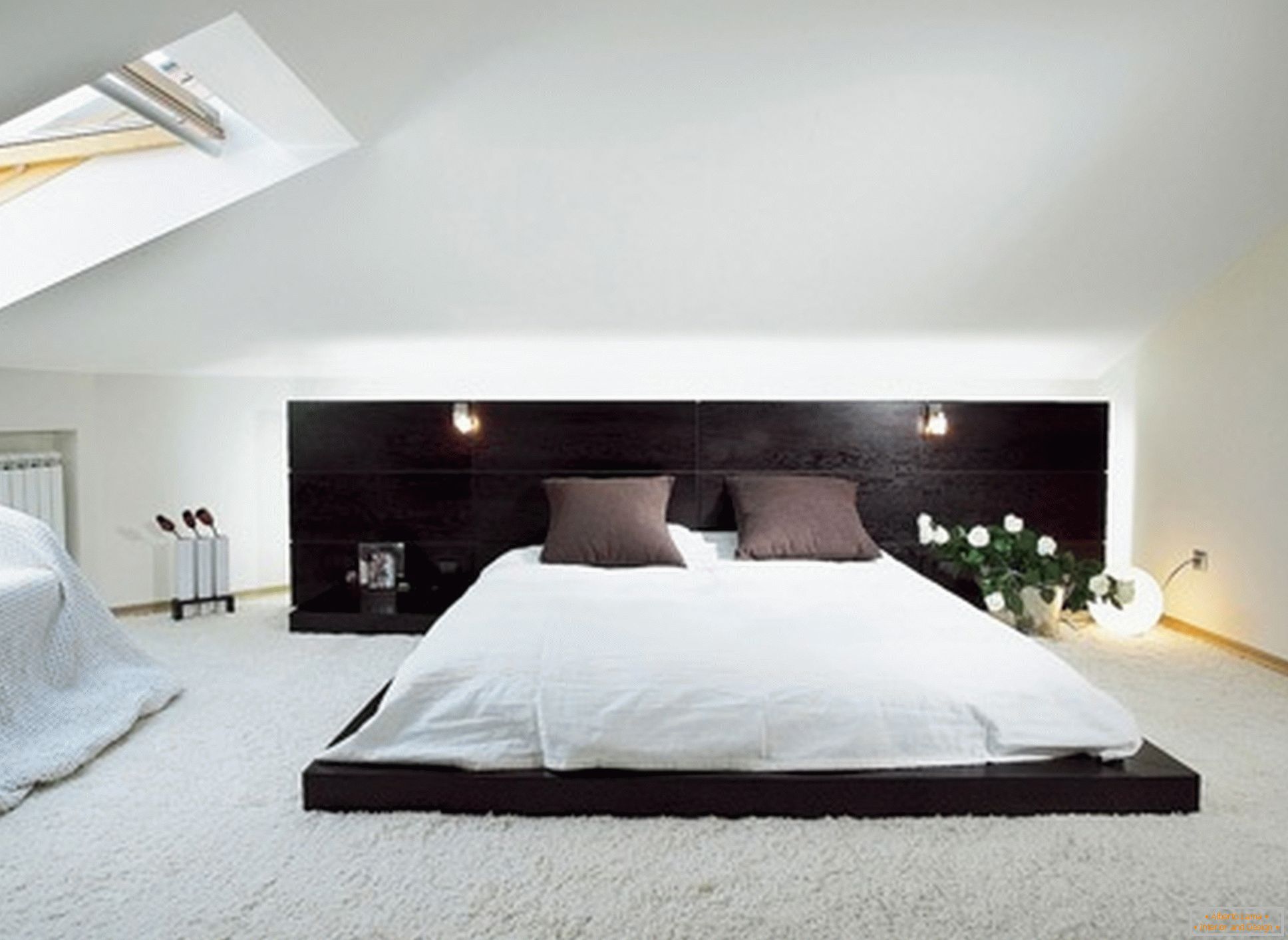 Luxus hálószoba a minimalizmus stílusában - egy példa egy sikeres kis szoba kialakítására a padláson.