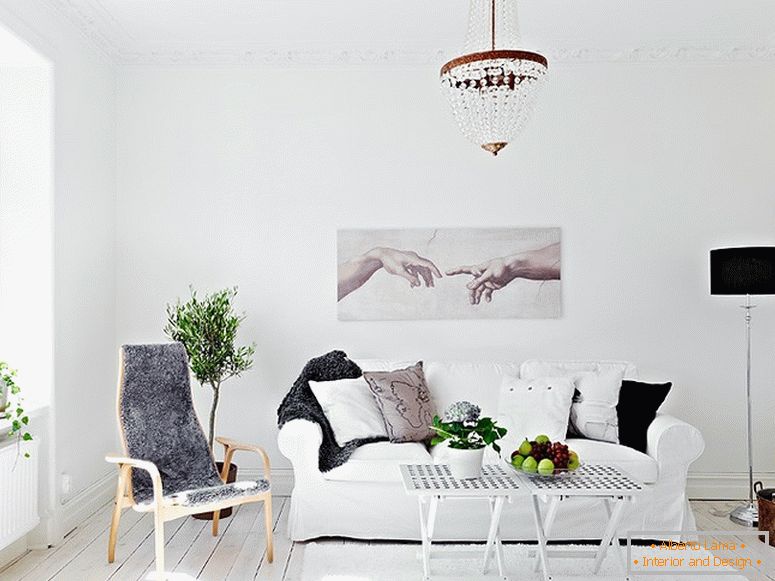 A modern nappali lakás belseje Svédországban