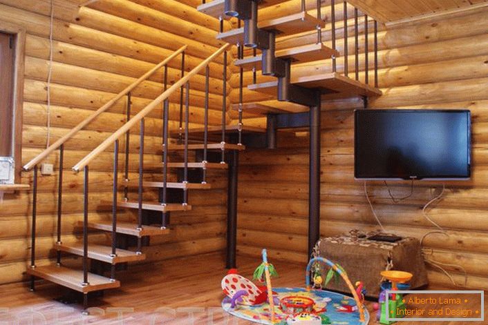 Egy moduláris lépcső, amely a ház lakói számára minden generáció számára kényelmes. Elegáns, könnyű kialakítás, helytakarékos a házban és gyorsan összeszerelhető.