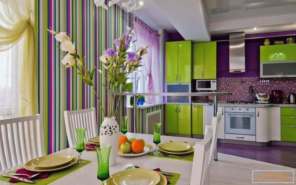 Zöld és lila konyha kialakítása