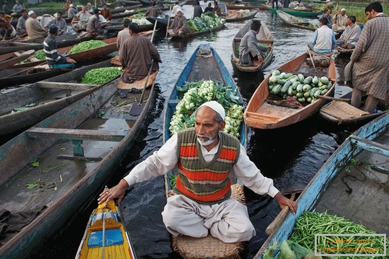 Eladó egy hajón, India