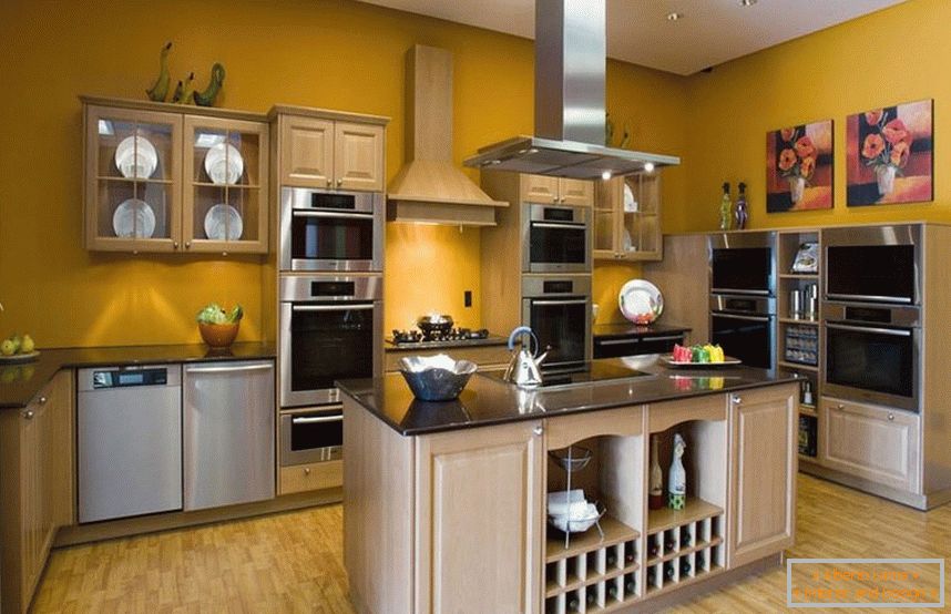 Mustár színe a belső térben кухни