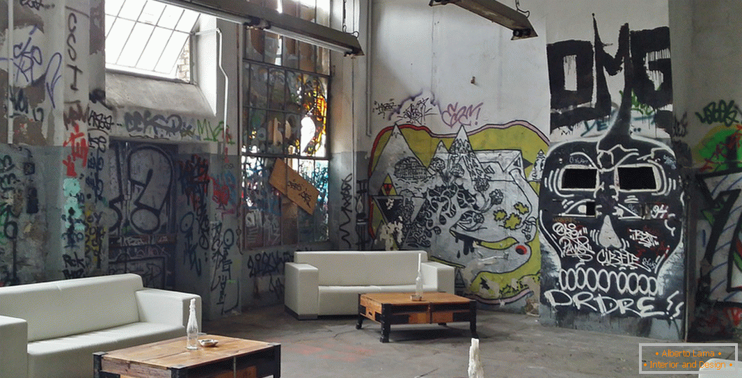 Beltéri stúdió stílus graffitissal