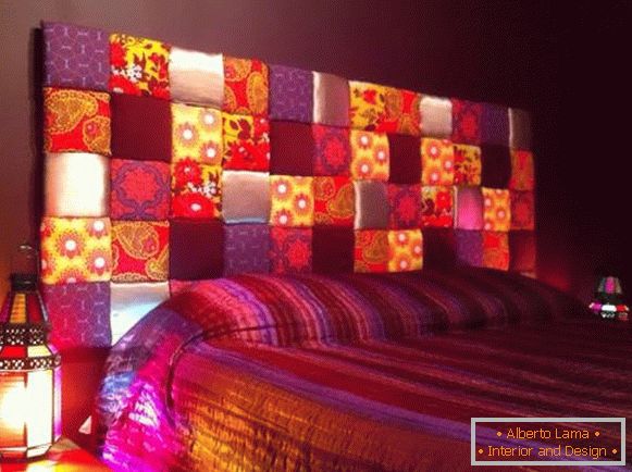 fejtámla-ágy a marokkói stílusú díszítésben