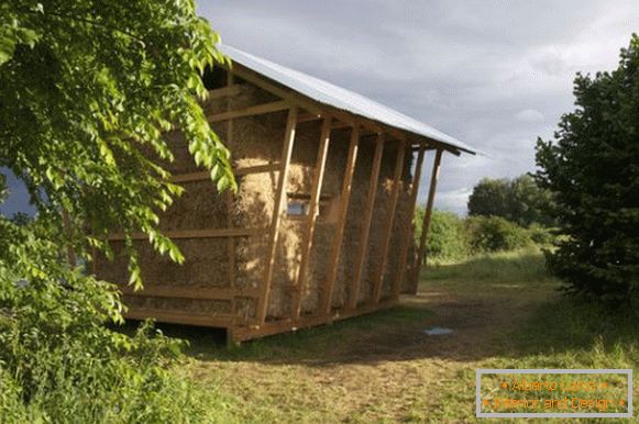 A környezetbarát kis ház külső megjelenése Franciaországban