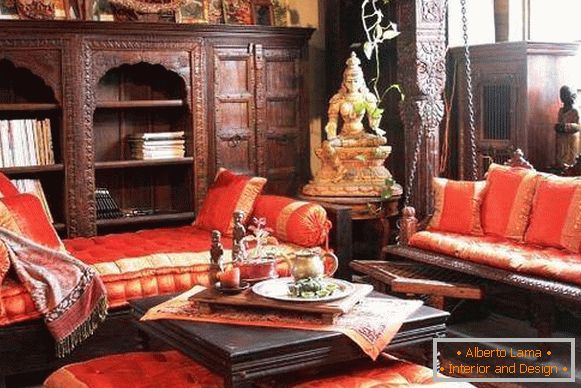 Indiai stílus a belső térben, eredeti bútorokkal és textilekkel