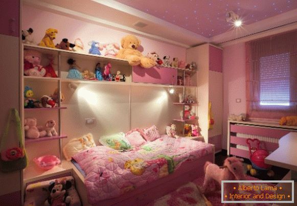 egy kis gyermekszoba egy lány számára