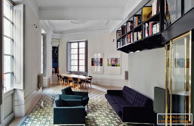 A kis, kétszintes apartman belseje a David Kohn Architects-tól