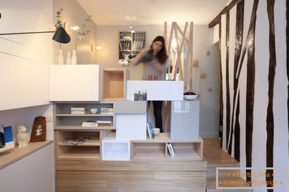 Julie Nabuchit kis lakásának belsőépítészeti kialakítása
