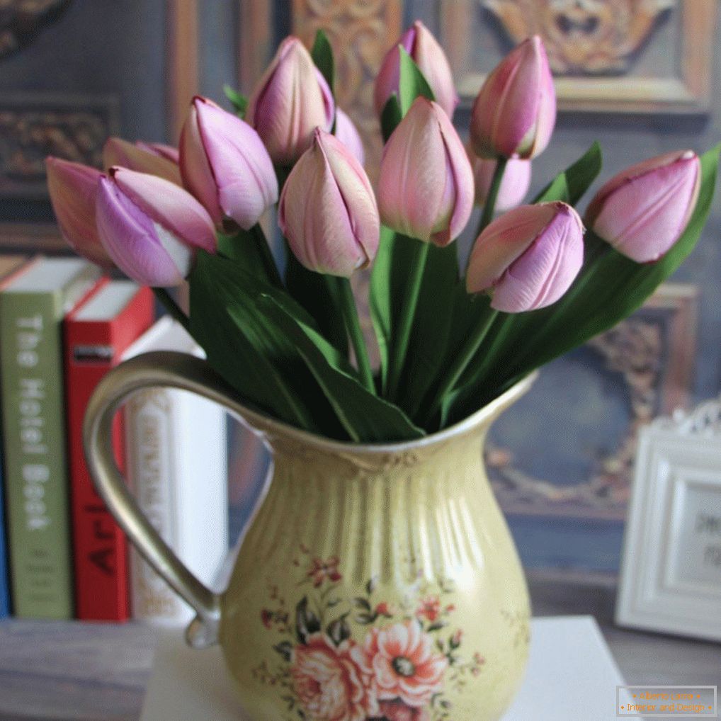 Monobook mesterséges tulipánokból