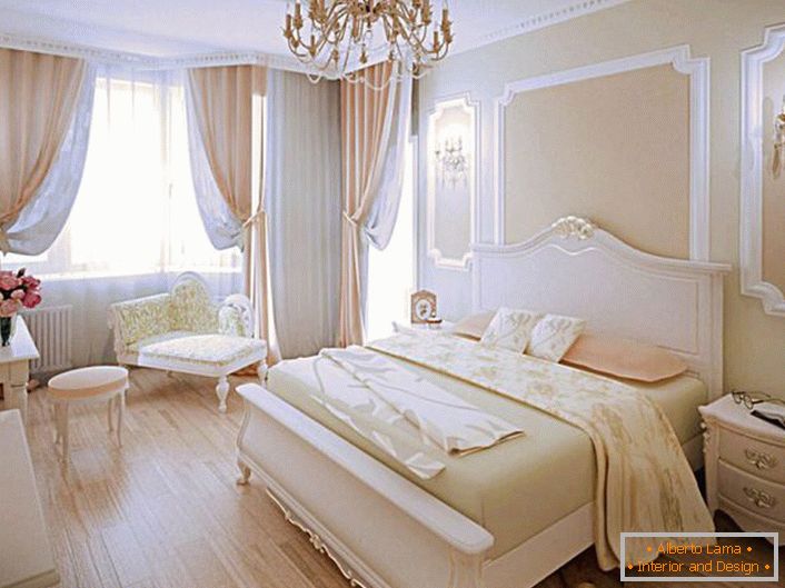 A modern stílusú, barackszínű színekben gazdag hálószoba a megfelelő választás egy családi fészekhez.