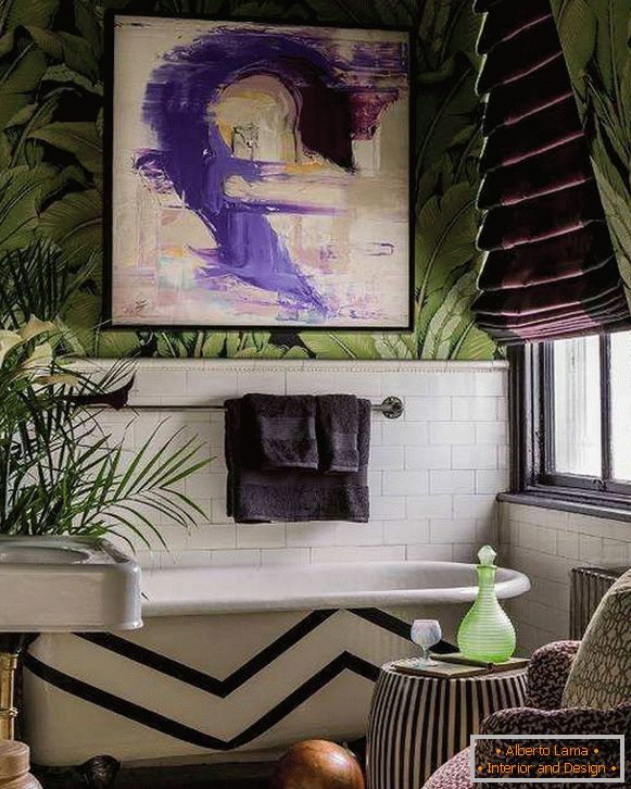 Kombinált zöld tapéta falak és lila függönyök