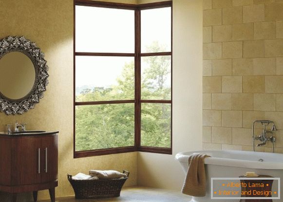 A legjobb ablaktervezés - a sarokablak fotó a fürdőszobában
