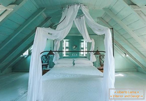 romantikus hálószoba-to-tetőtér
