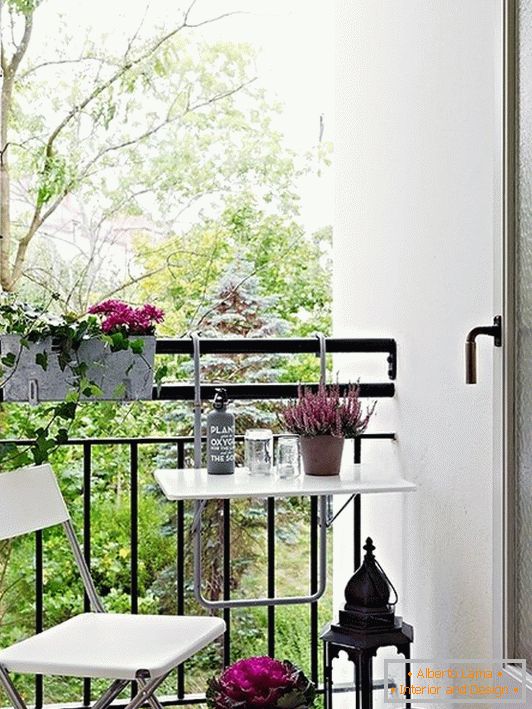 Hangulatos veranda egy kis erkélyen