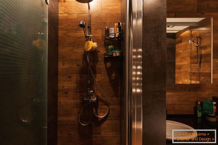 Fürdőszoba tetőtéri stílusban - funkcionálisan szervezett, hangulatos hely.
