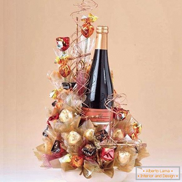 Hogyan lehet díszíteni egy üveg pezsgőt édességekkel? на праздник