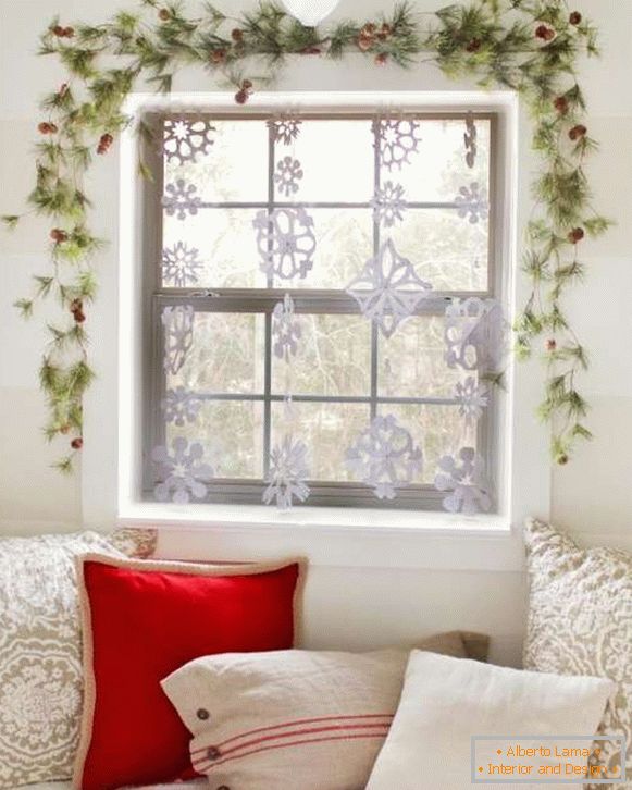 Hogyan kell díszíteni egy ablakot az új évhez - a legjobb ötletek képei