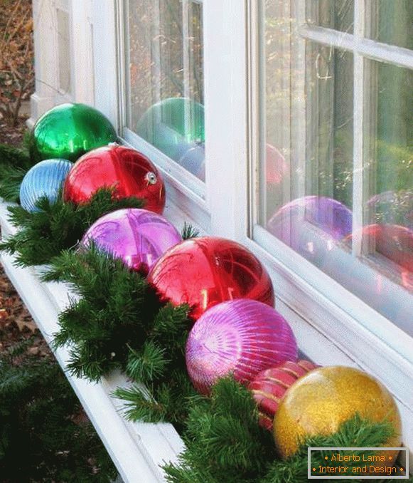 Hogyan kell díszíteni egy ablakot a saját kezével - Újévi dekoráció a fényképen