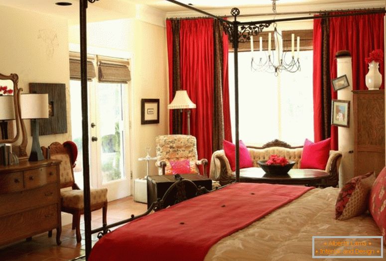 hagyományos mester-hálószoba bútor-with-vörös függöny antik tükör-és asztali lámpa egyedi cserép-padló-best-halványsárga falú-festés-color-nappali-szék-classic-elegant- tervezés-ötletek