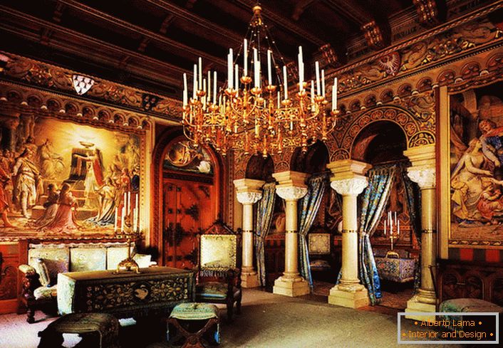 A hangulatos csillár gyertyákkal a hall vendégeiből a múlt századig mozog. A királyi paloták oszlopokkal és művészeti festményekkel még nagyobb lendületet adnak a szobának.
