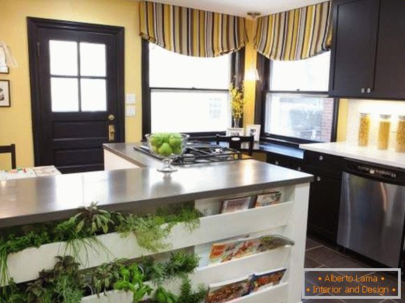 Divatos design függönyök a konyha sárga és barna színben