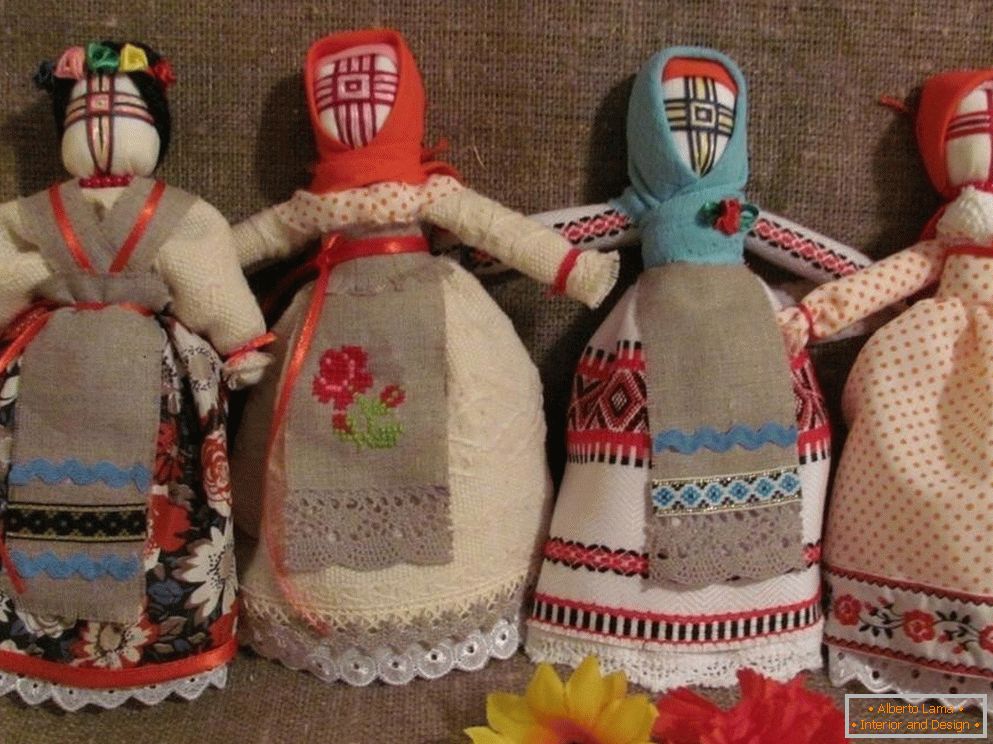 Ruhákból készült babák