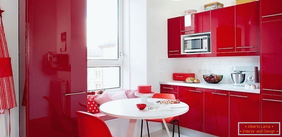 Piros és fehér konyha