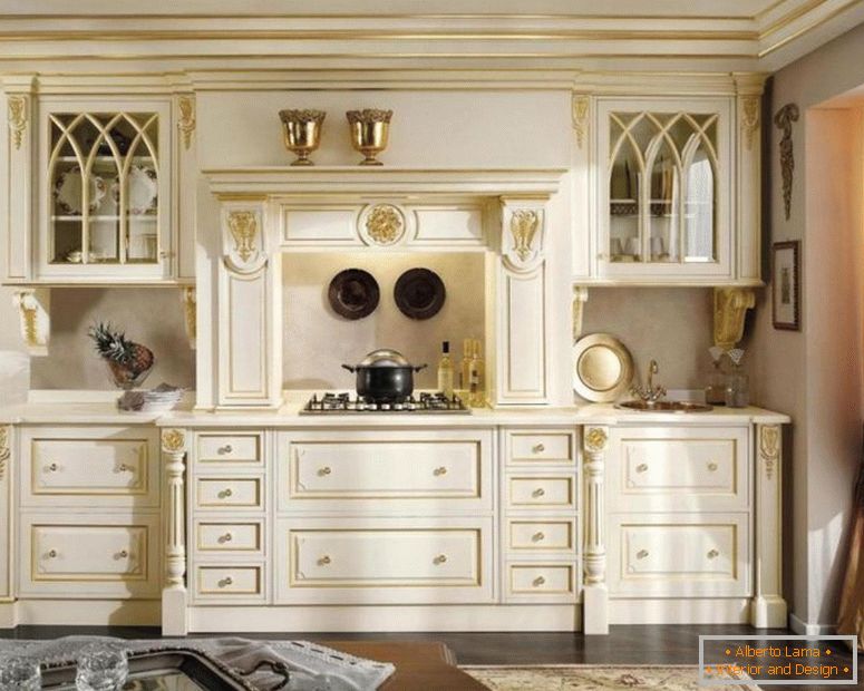 klasszikus-fehér-arany-fa-szekrény-a-konyha-tervezés függöny-üveg-ablak-sarok világítás-felett-kályha-mint-jól-barna-virág-szőnyeg-sötét-fa-padló-jpg