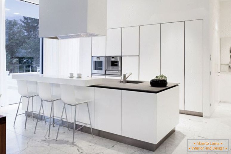 modern-fehér-konyha-with-márvány padló-és nagy konyha-sziget