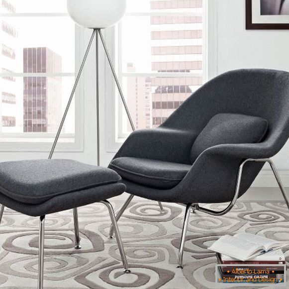 Eero Saarinen párnázott székekkel készült karosszék