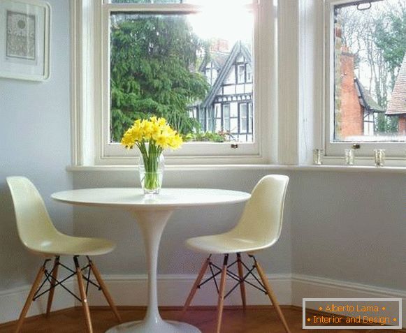 Kultusz fehér asztal Saarinen tulipán