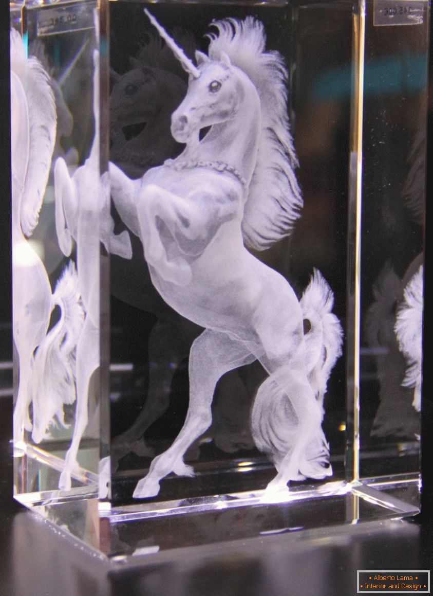 Lézer 3D gravírozása ló üvegben