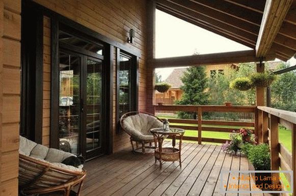 Фото 2: Zárt nyári konyha verandával