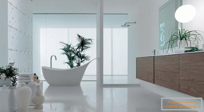 A nagyméretű, csúcstechnológiás stílusú fürdőszoba világos színekkel készül. Friss virágokkal frissítse a szoba belsejét.