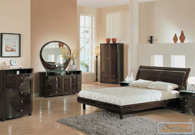 klasszikus-és egyszerű háló-trendek-with-fényes-bútor-with-hiúság-and-komód-is-ágy-kanapé-és-ság-szőnyeg-és laminált padló-száj- és asztali lámpa