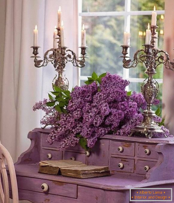 Női asztal Provence stílusában