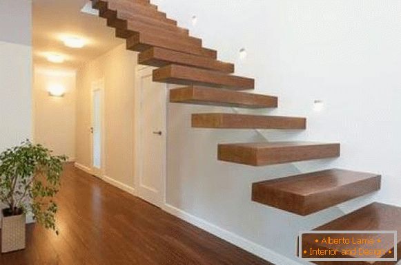 konzol деревянные лестницы в частном доме - фото в интерьере