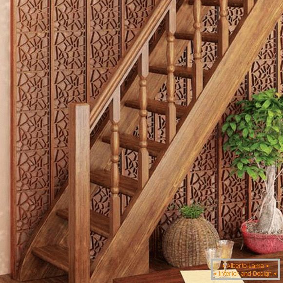 Gyönyörű lépcsőház kialakítása magánházban - egy fából készült modell fotó
