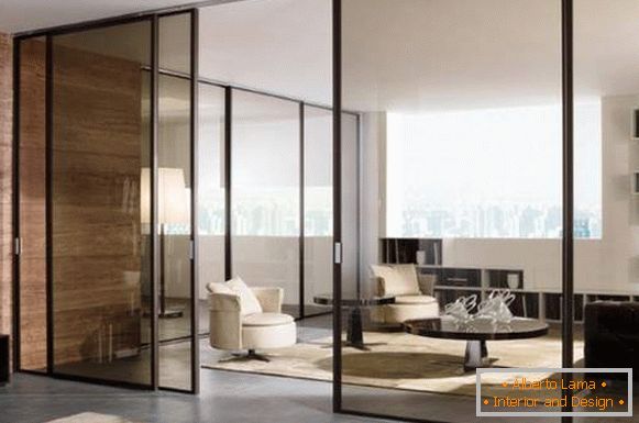 Üveg belső ajtók - fotó válaszfalak egy modern lakásban