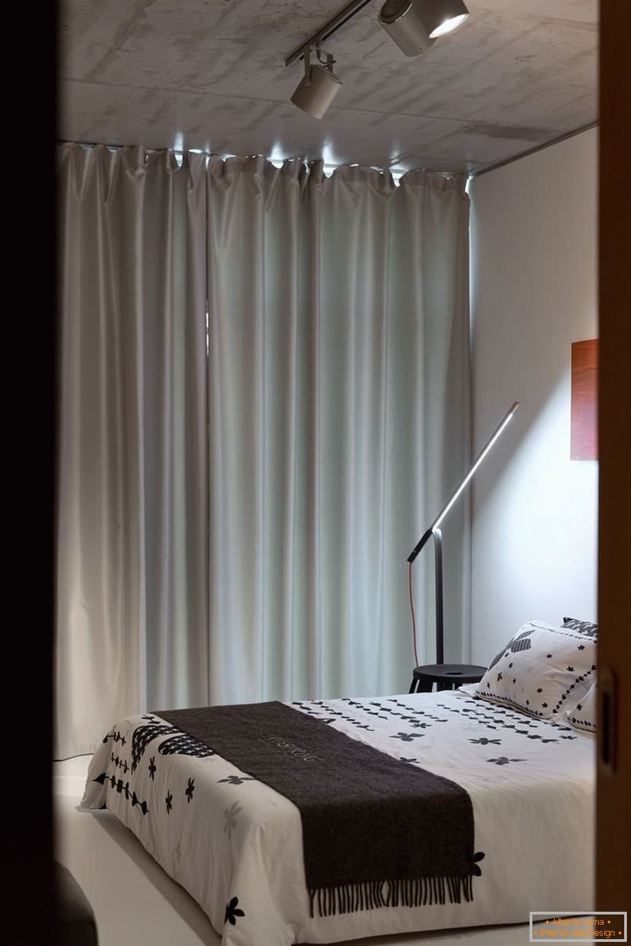 Hálószoba egy kicsi egy hálószobás apartman Kijevben