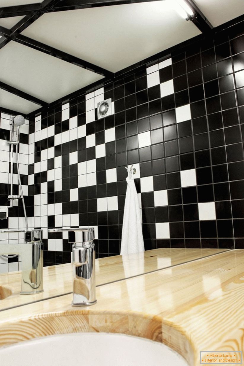 Fürdőszoba egy szokatlan stúdió lakás Lengyelországban